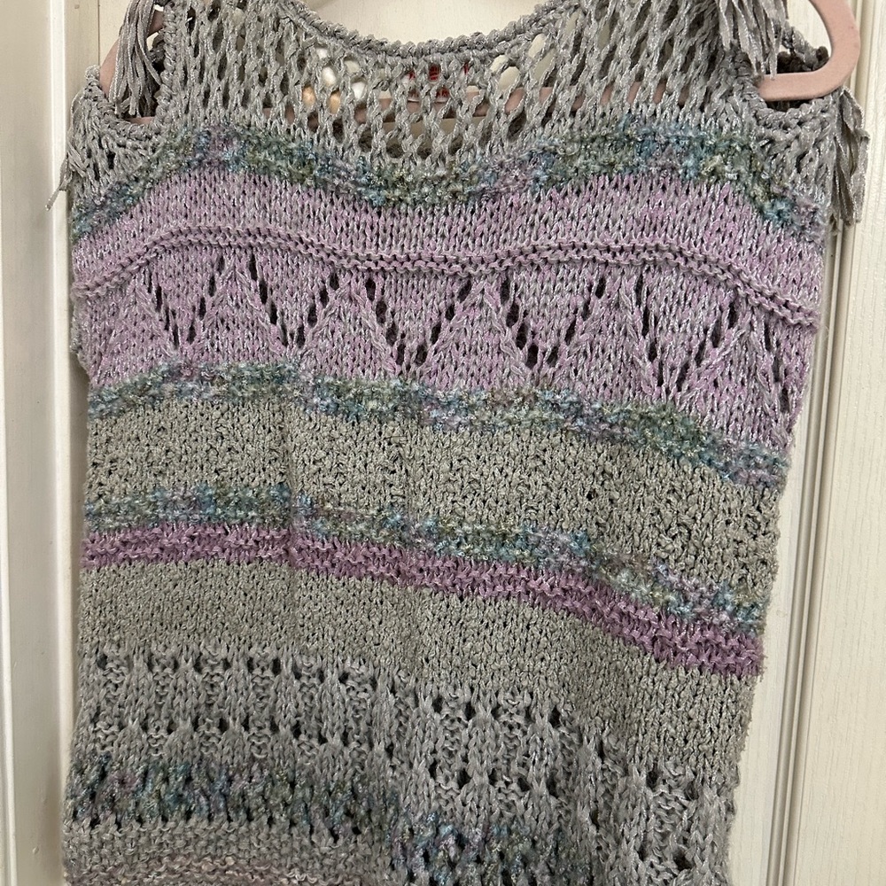 Handwoven knit top Ombré shades of lavender & gray M Open shoulders with fringe